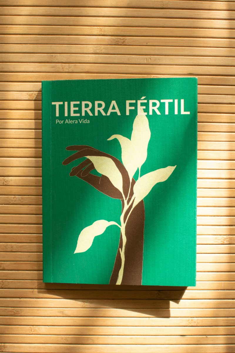 Tierra Fértil · Book